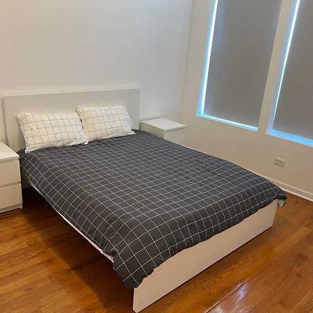 Adorable 2 Bedroom Apartment With Free Street Parking Chicago Eksteriør billede