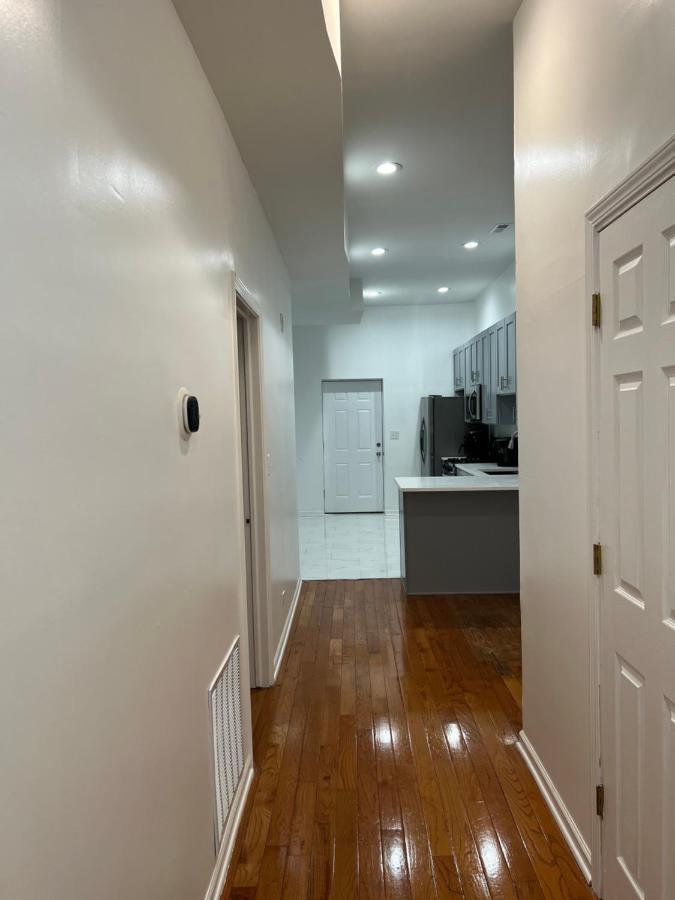 Adorable 2 Bedroom Apartment With Free Street Parking Chicago Eksteriør billede