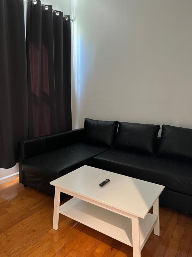Adorable 2 Bedroom Apartment With Free Street Parking Chicago Eksteriør billede