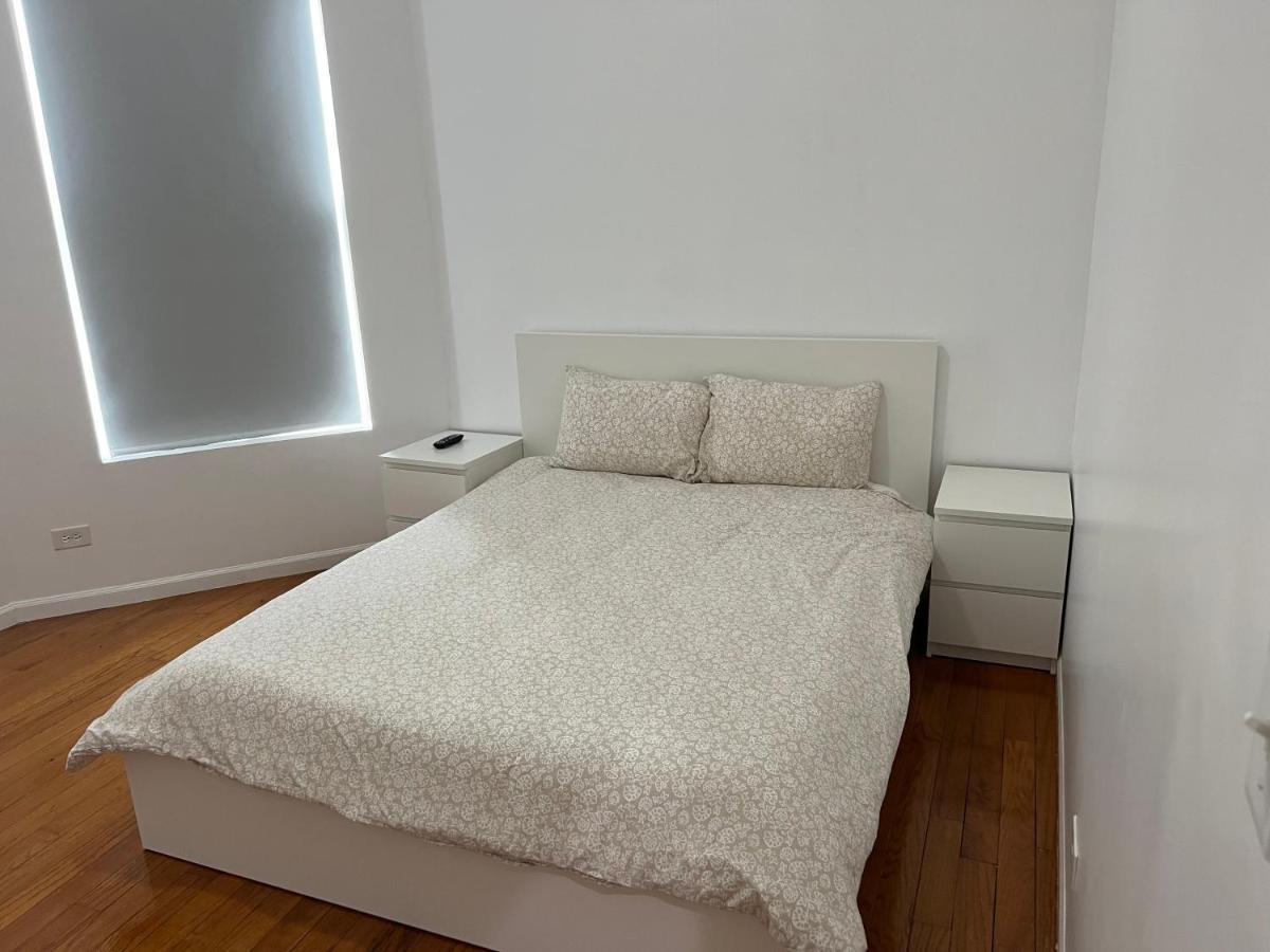 Adorable 2 Bedroom Apartment With Free Street Parking Chicago Eksteriør billede