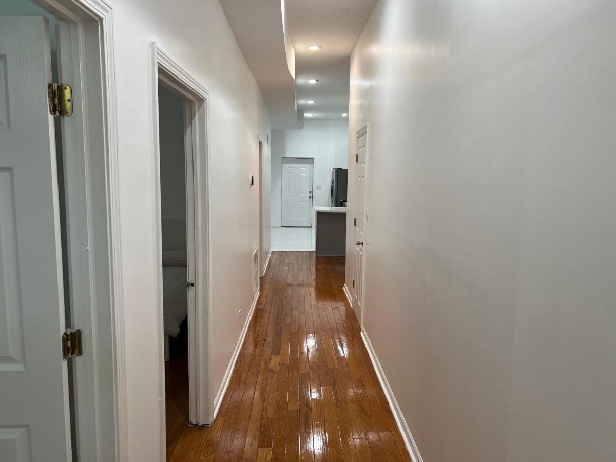 Adorable 2 Bedroom Apartment With Free Street Parking Chicago Eksteriør billede