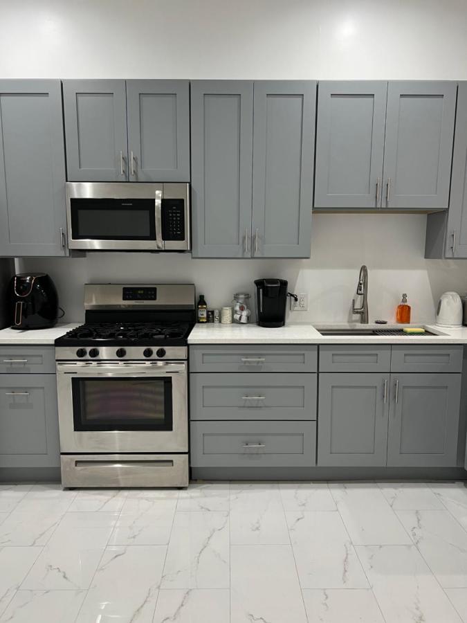 Adorable 2 Bedroom Apartment With Free Street Parking Chicago Eksteriør billede