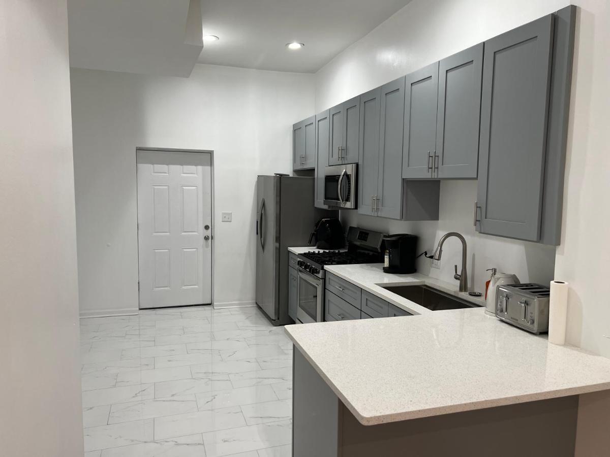 Adorable 2 Bedroom Apartment With Free Street Parking Chicago Eksteriør billede